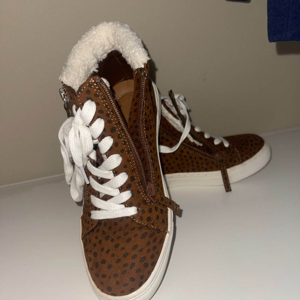 Universal Thread Booties - Picture 2 of 4